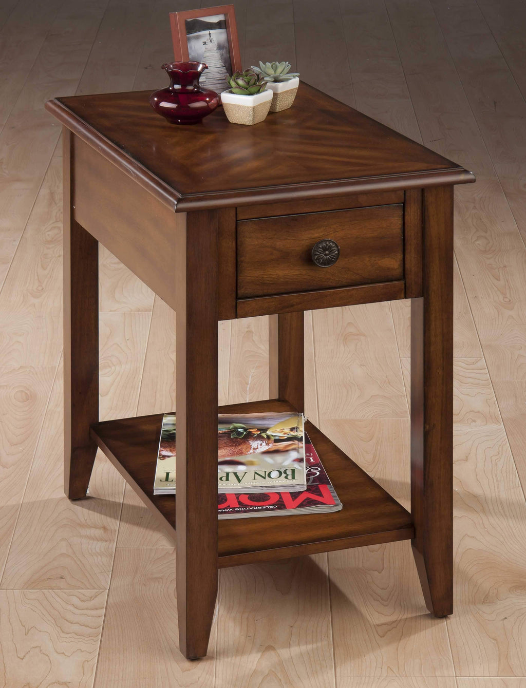 Medium Brown Chairside Table M5926