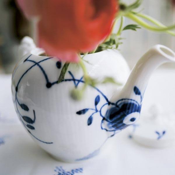 Blue Fluted Mega Teapot Q948012